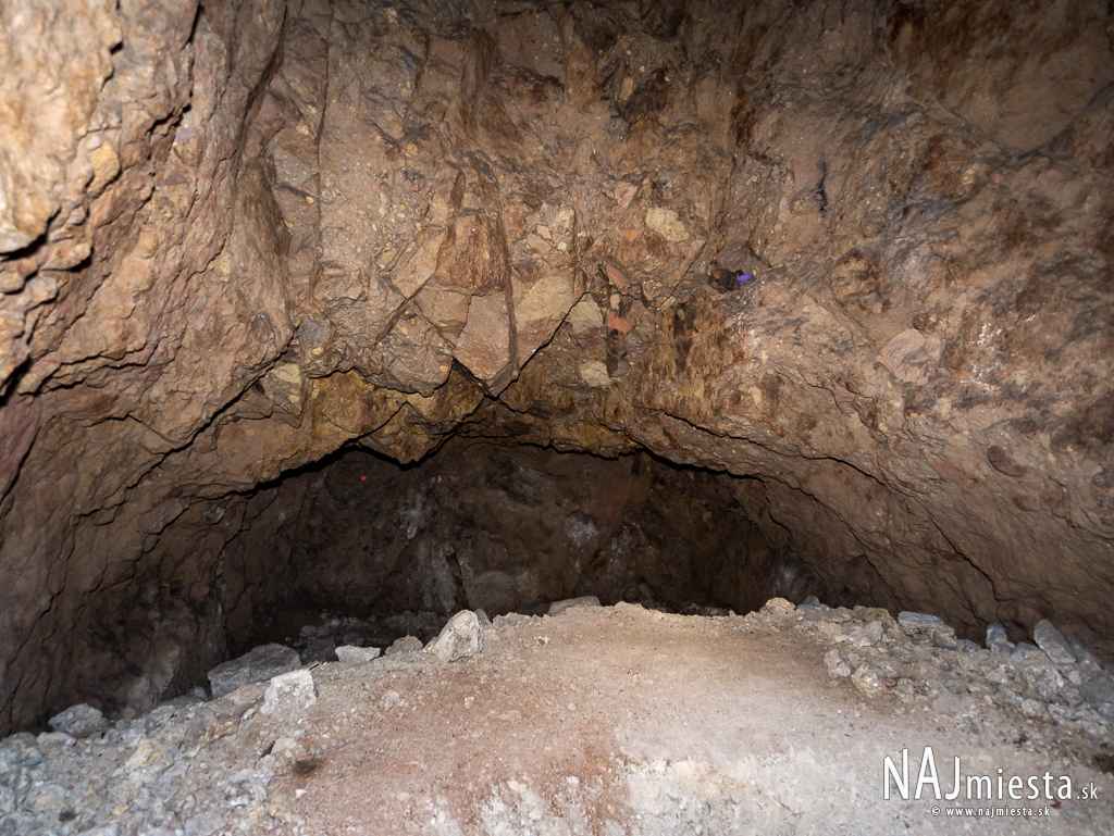 Katakomby Štúrovo v pohorí Burda